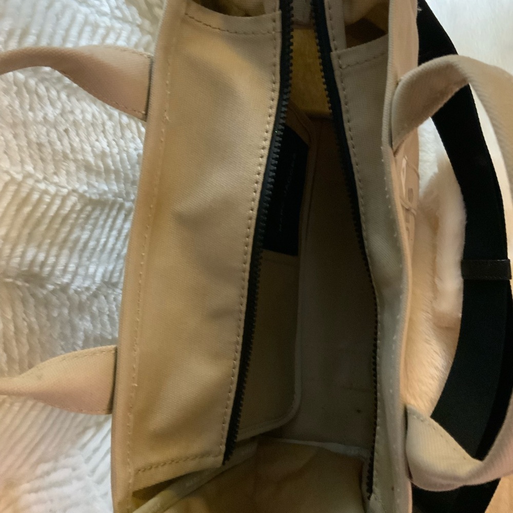Marc Jacobs Cream Interior Tote - Picture 10 of 11
